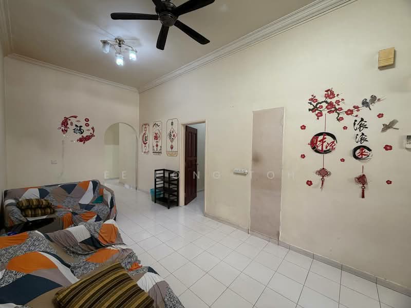 1-storey Terraced House for Sale in Taman Puteri Wangsa (Ulu Tiram) - Ee Fong Toh - Living Room - PropertyGuru.com.my