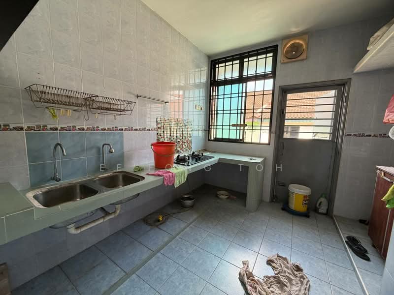 1-storey Terraced House for Sale in Taman Puteri Wangsa (Ulu Tiram) - Ee Fong Toh - Kitchen - PropertyGuru.com.my