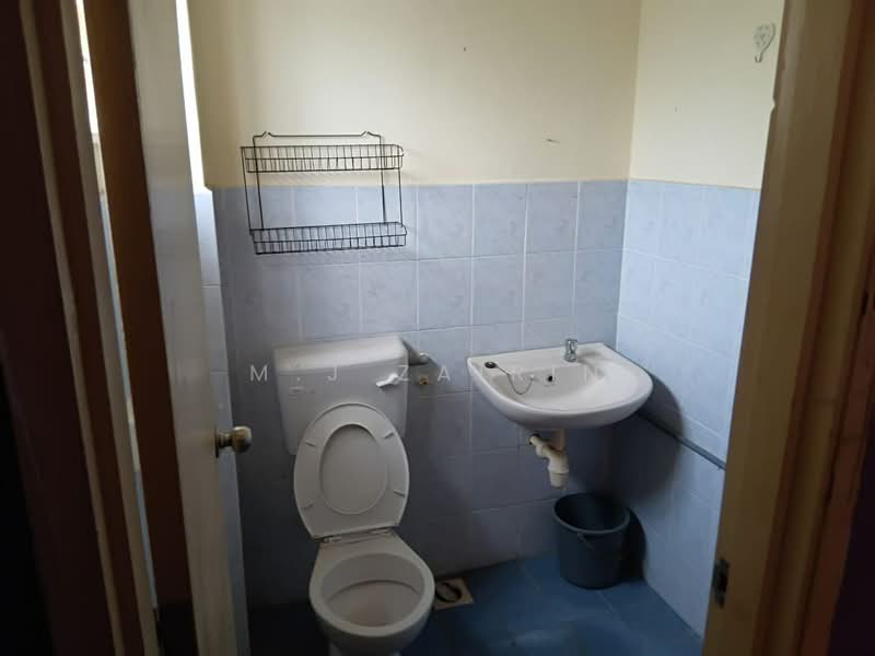2-storey Terraced House for Sale in Bandar Mahkota Cheras (Cheras) - M.J Zairin - Bathroom - PropertyGuru.com.my
