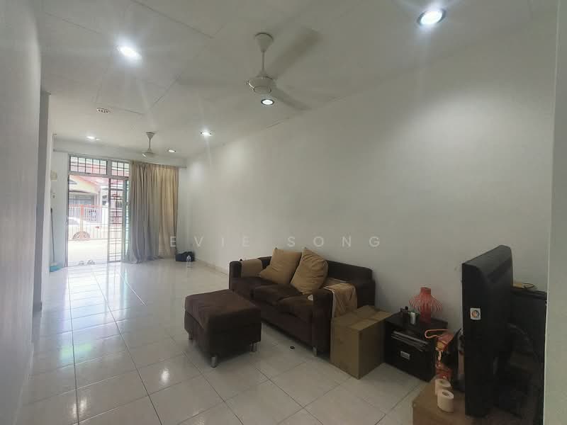 TAMAN KEMPAS INDAH untuk Untuk Disewa - RM 1,800 /bulan, Mac 2026 - Living Room - PropertyGuru.com.my