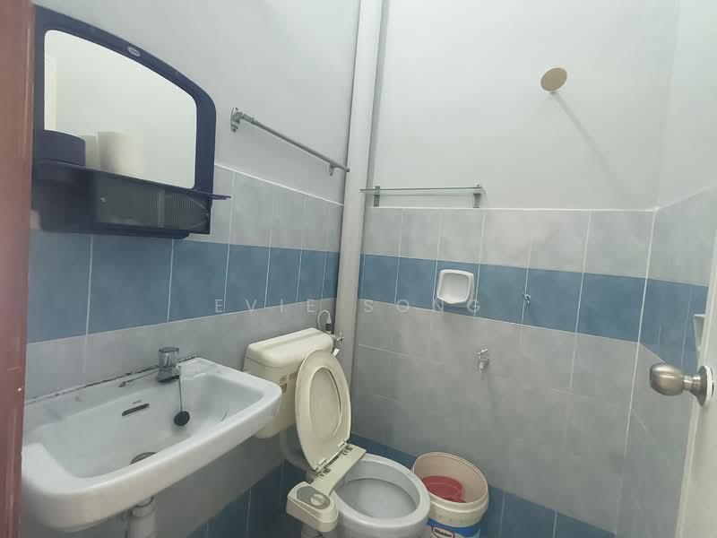 TAMAN KEMPAS INDAH untuk Untuk Disewa - RM 1,800 /bulan, Mac 2026 - Bathroom - PropertyGuru.com.my