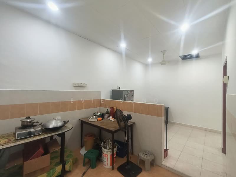TAMAN KEMPAS INDAH untuk Untuk Disewa - RM 1,800 /bulan, Mac 2026 - Kitchen - PropertyGuru.com.my