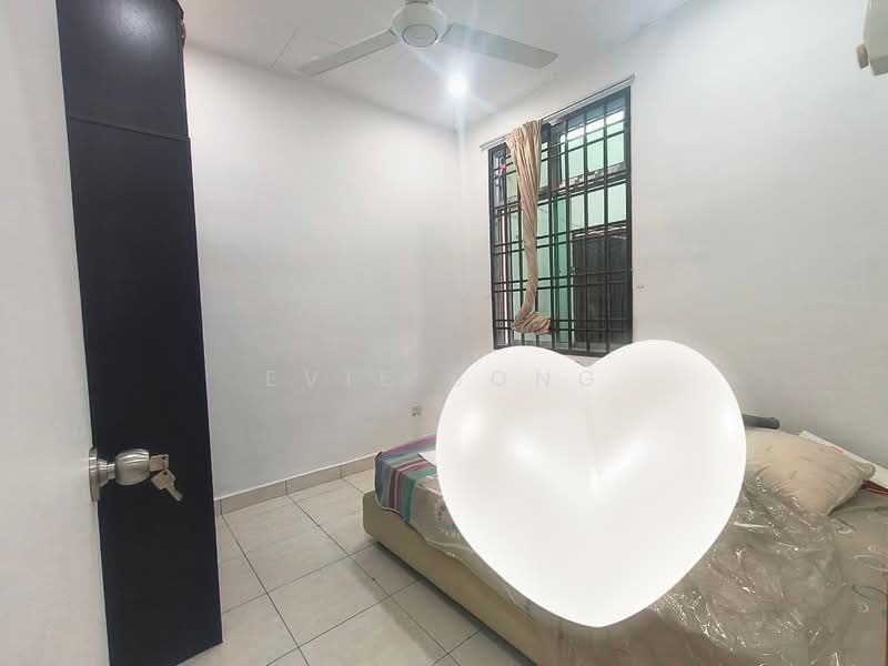 TAMAN KEMPAS INDAH untuk Untuk Disewa - RM 1,800 /bulan, Mac 2026 - Bedroom - PropertyGuru.com.my