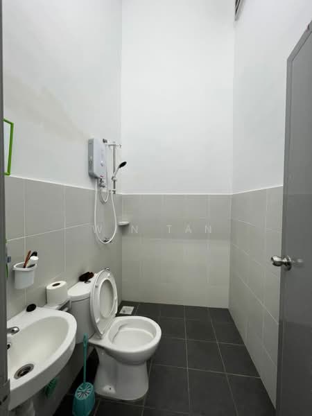 2-storey Terraced House for Sale in Iskandar Puteri (Nusajaya) (Johor) - Win Tan - Bathroom - PropertyGuru.com.my