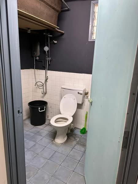 Apartment for Sale at Pangsapuri Seri Gembira - Jing Xiong Lim - Bathroom - PropertyGuru.com.my