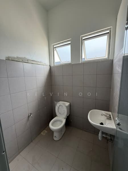 Factory for Rent in Sungai Bakap (Penang) - Kelvin Ooi - Bathroom - PropertyGuru.com.my