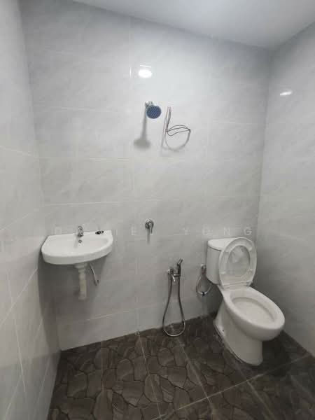 1-storey Terraced House for Sale in Taman Universiti (Skudai) - Daniel Yong - Bathroom - PropertyGuru.com.my