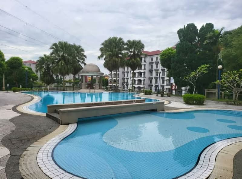 Kondominium untuk Dijual di Casa Venicia Condominium - Sherrier Sia - Pool - PropertyGuru.com.my