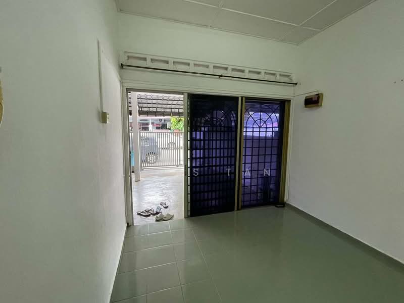 1-storey Terraced House for Sale in Taman Sri Kulai Baru (Kulai) - Louis Tan - Entrance - PropertyGuru.com.my