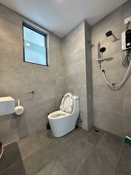 Service Residence for Sale at SUNSURIA FORUM SERVICED APARTMENT - Jess Tee - Bathroom - PropertyGuru.com.my