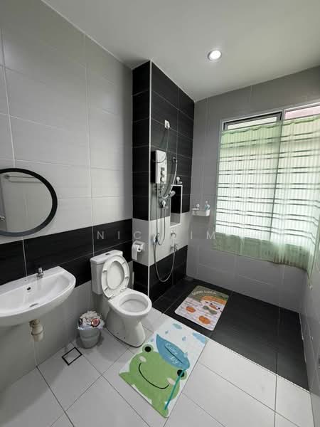Cluster House for Sale in Taman Kempas Indah (Tebrau) - Nic Sim - Bathroom - PropertyGuru.com.my