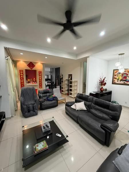 Cluster House for Sale in Taman Kempas Indah (Tebrau) - Nic Sim - Living Room - PropertyGuru.com.my