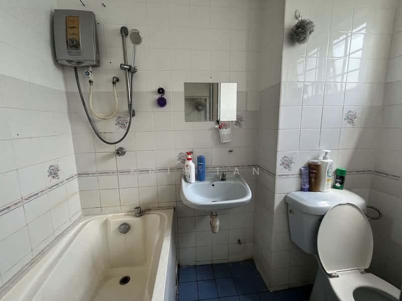 Awana Puri untuk Untuk Dijual - RM 450,000, Mac 2026 - Bathroom - PropertyGuru.com.my