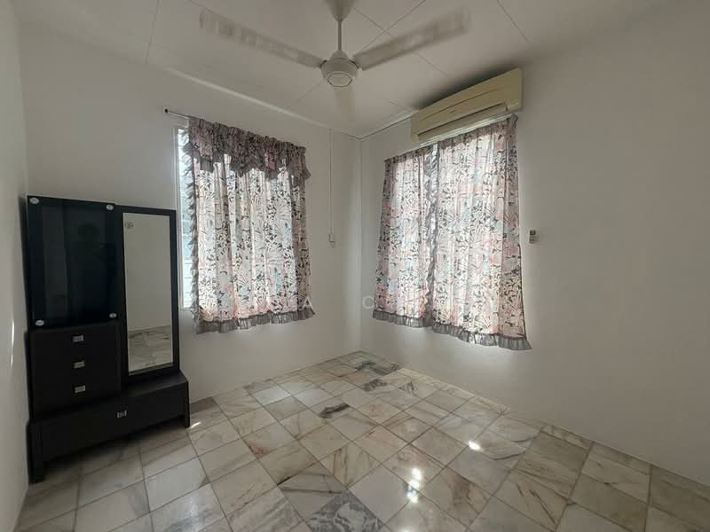 Semi-Detached House for Sale in Taman Selayang (Butterworth) - Leesa Cheah - Bedroom - PropertyGuru.com.my