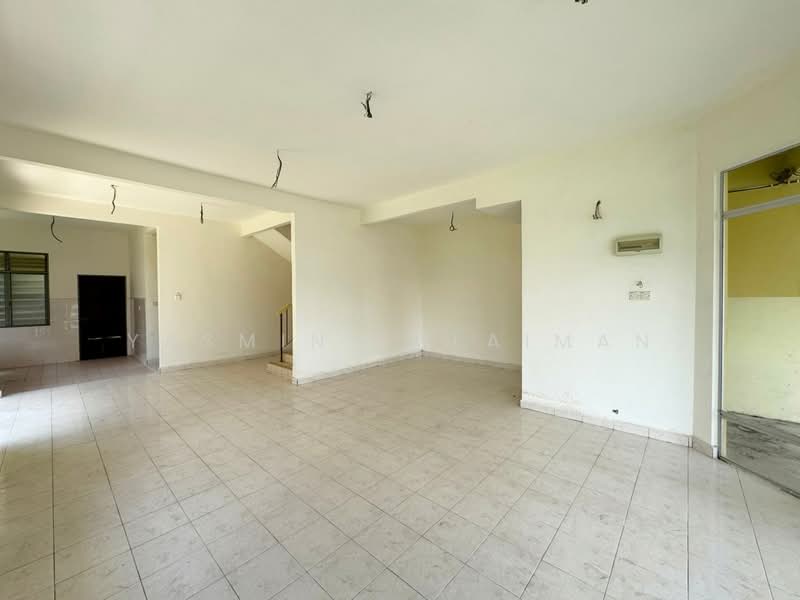 Semi-Detached House for Sale in Taman Dahlia (Sepang) - Yasmin Sulaiman - Living Room - PropertyGuru.com.my