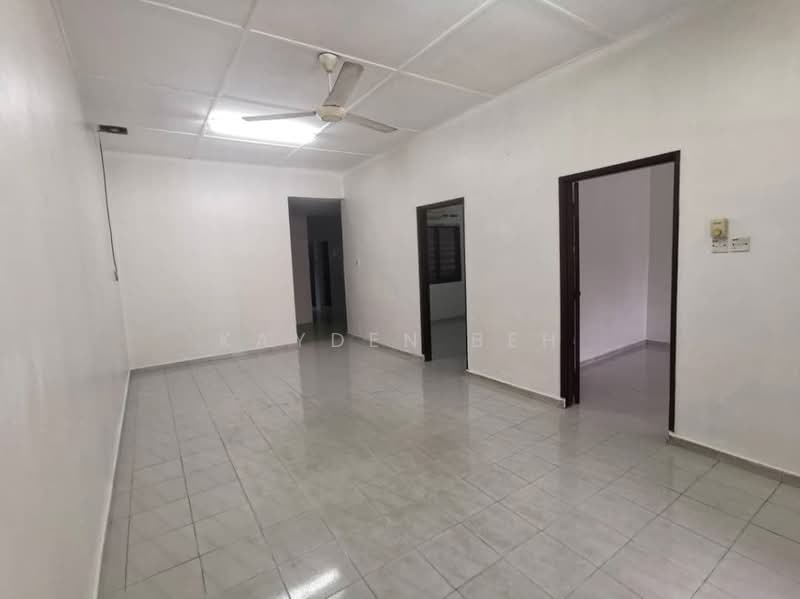 1-storey Terraced House for Sale in Taman Ungku Tun Aminah (Skudai) - Kayden Beh - Living Room - PropertyGuru.com.my