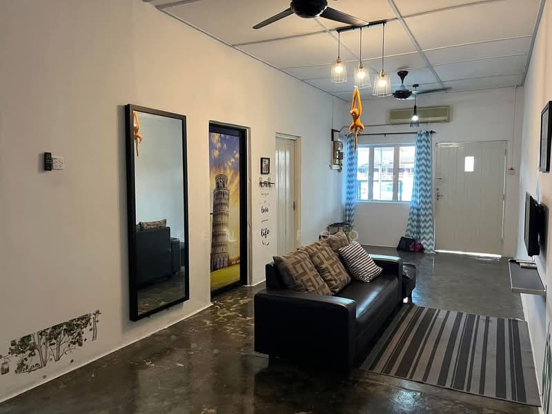 Taman Shatin Freehold Single Storey House untuk Untuk Dijual - RM 300,000, Mac 2026 - Living Room - PropertyGuru.com.my