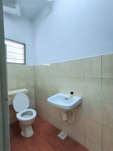 Flat for Sale at Taman Sri Nelayan Flat - Eunice Lim - Bathroom - PropertyGuru.com.my