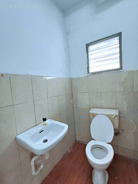 Flat for Sale at Taman Sri Nelayan Flat - Eunice Lim - Bathroom - PropertyGuru.com.my