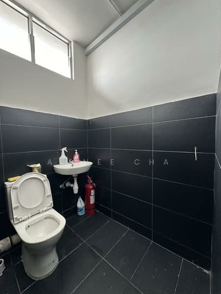 Warehouse for Rent in Sungai Bakap (Penang) - Ai Nee Cha - Bathroom - PropertyGuru.com.my