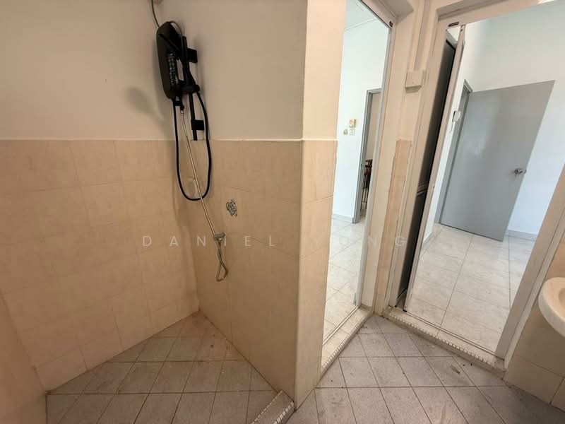 Taman Nusa Bestari Jaya untuk Untuk Disewa - RM 2,700 /bulan, Mac 2026 - Bathroom - PropertyGuru.com.my