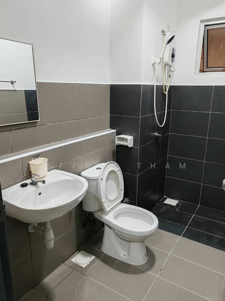 Residensi Lanai untuk Untuk Disewa - RM 1,750 /bulan, Mac 2026 - Bathroom - PropertyGuru.com.my