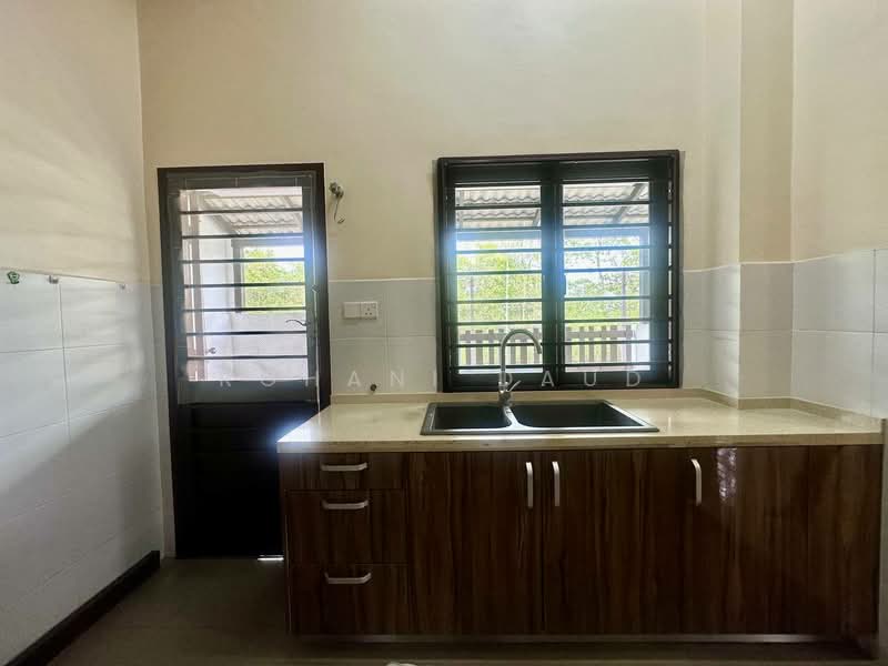Semi-Detached House for Sale in Setia Ecohill (Semenyih) - Rohani Daud - Kitchen - PropertyGuru.com.my