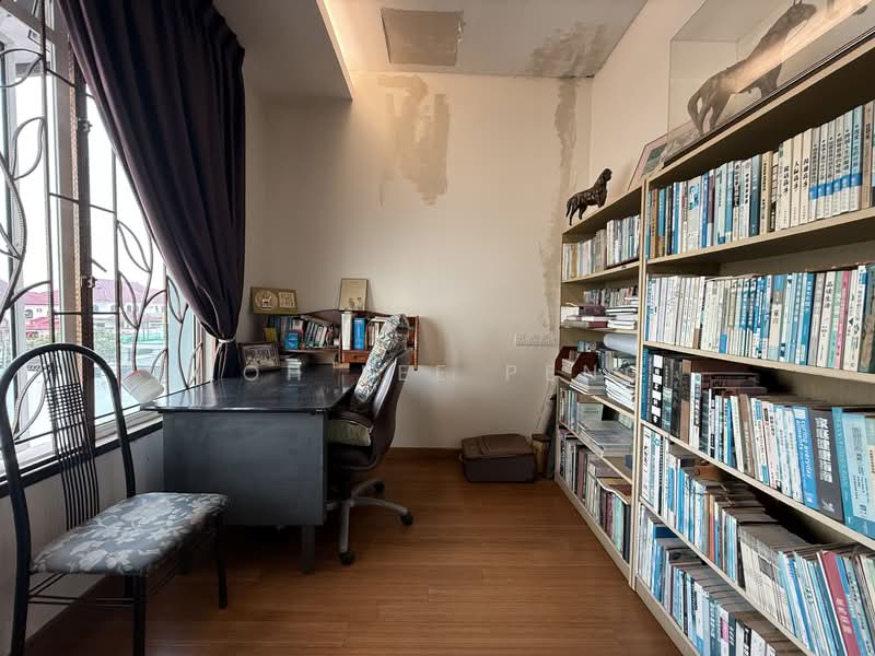 Bungalow for Sale in Taman Masai (Masai) - Loh Lee Peng - Study - PropertyGuru.com.my