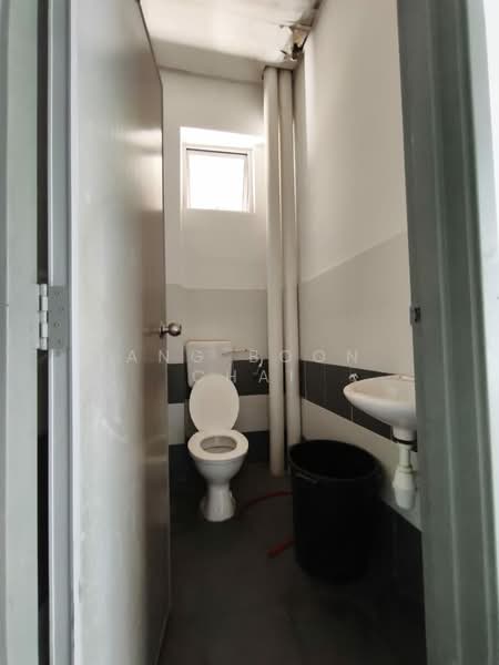 Lagenda Industrial Park untuk Untuk Disewa - RM 7,500 /bulan, Apr 2026 - Bathroom - PropertyGuru.com.my