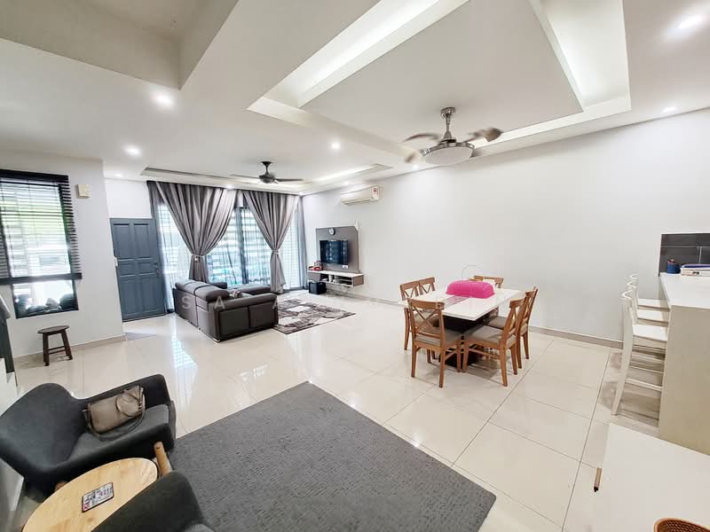 2-storey Terraced House for Sale in Saujana Rawang (Rawang) - Sa'a Nordin - Living Room - PropertyGuru.com.my