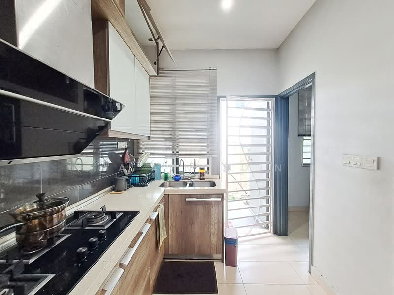 2-storey Terraced House for Sale in Saujana Rawang (Rawang) - Sa'a Nordin - Kitchen - PropertyGuru.com.my