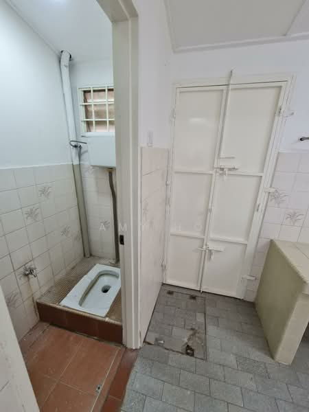 Desa Jaya Kepong untuk Untuk Disewa - RM 1,800 /bulan, Mac 2026 - Bathroom - PropertyGuru.com.my
