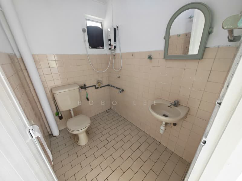 Pangsapuri untuk Dijual di KEP Apartment - Bobo Lee - Bathroom - PropertyGuru.com.my