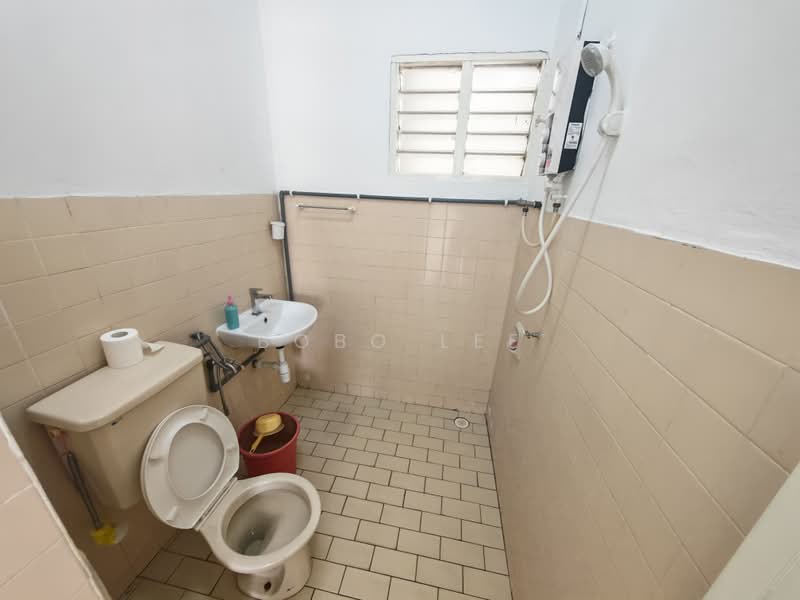 Pangsapuri untuk Dijual di KEP Apartment - Bobo Lee - Bathroom - PropertyGuru.com.my
