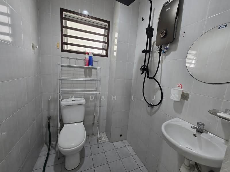 Taman Tropika 2 untuk Untuk Dijual - RM 299,000, Mac 2026 - Bathroom - PropertyGuru.com.my
