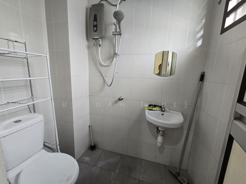 Taman Tropika 2 untuk Untuk Dijual - RM 299,000, Mac 2026 - Bathroom - PropertyGuru.com.my