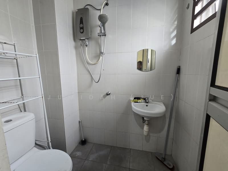 Taman Tropika 2 untuk Untuk Dijual - RM 299,000, Mac 2026 - Bathroom - PropertyGuru.com.my