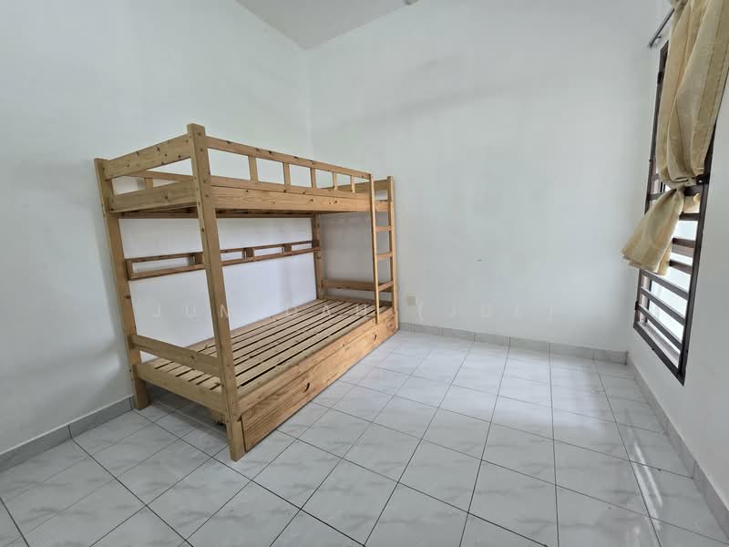 Taman Tropika 2 untuk Untuk Dijual - RM 299,000, Mac 2026 - Bedroom - PropertyGuru.com.my