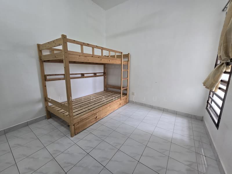 Taman Tropika 2 untuk Untuk Dijual - RM 299,000, Mac 2026 - Bedroom - PropertyGuru.com.my