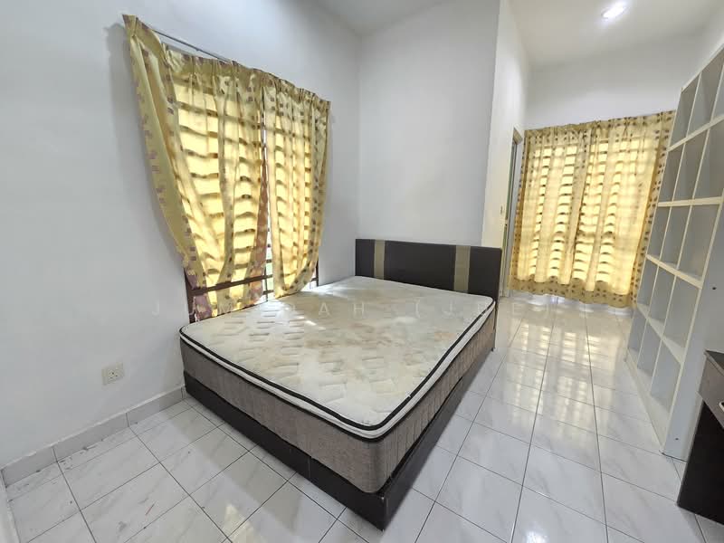 Taman Tropika 2 untuk Untuk Dijual - RM 299,000, Mac 2026 - Bedroom - PropertyGuru.com.my