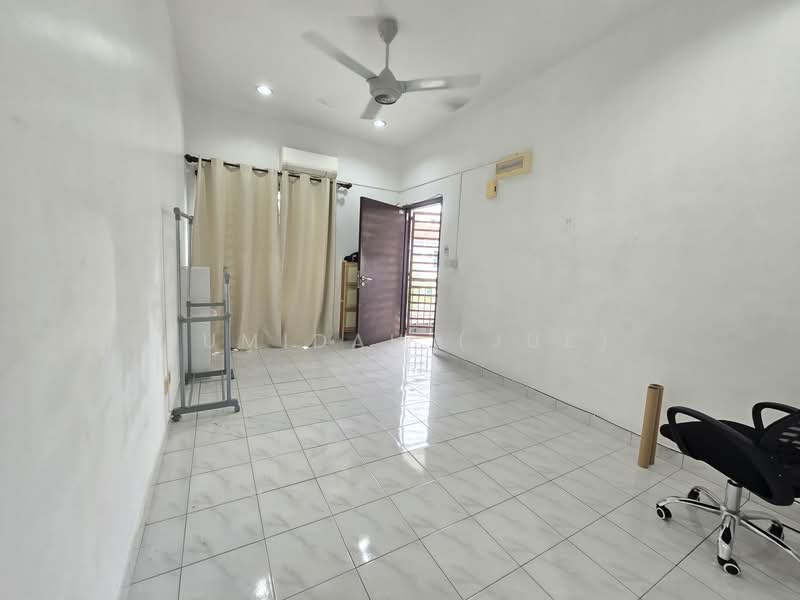 Taman Tropika 2 untuk Untuk Dijual - RM 299,000, Mac 2026 - Interior - PropertyGuru.com.my