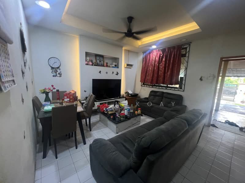 Taman Johor Jaya untuk Untuk Dijual - RM 688,000, Mac 2026 - Living Room - PropertyGuru.com.my
