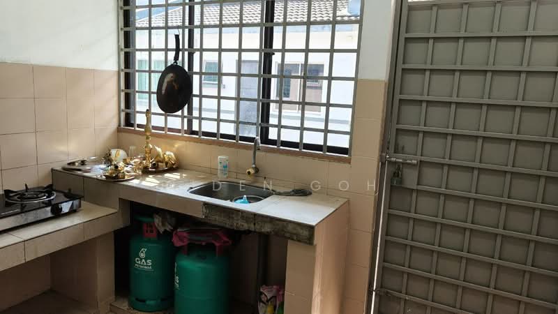 Taman Gaya Jalan Gaya Ulu Tiram 1.5 Storey Terrace untuk Untuk Disewa - RM 1,800 /bulan, Mac 2026 - Kitchen - PropertyGuru.com.my