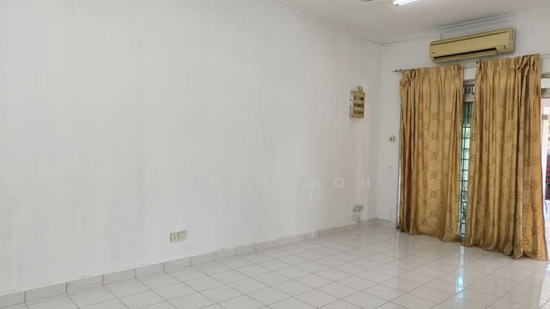 Taman Gaya Jalan Gaya Ulu Tiram 1.5 Storey Terrace untuk Untuk Disewa - RM 1,800 /bulan, Mac 2026 - Living Room - PropertyGuru.com.my
