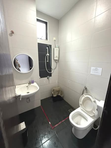 Semi-Detached House for Sale in Taman Bayu Puteri (Johor Bahru) - Frankie Chen - Bathroom - PropertyGuru.com.my