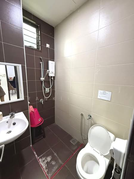 Semi-Detached House for Sale in Taman Bayu Puteri (Johor Bahru) - Frankie Chen - Bathroom - PropertyGuru.com.my