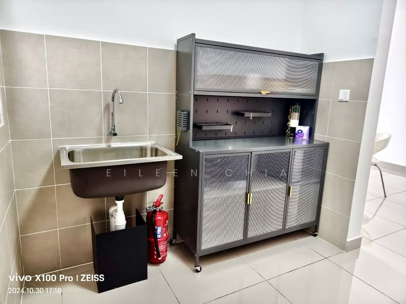 Nice Kitchen Cabinet and Sink