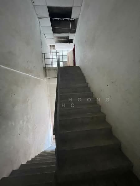 Terrace Factory for Rent in Taman Bukit Serdang (Seri Kembangan) - Chin Hoong Ho - Corridor - PropertyGuru.com.my