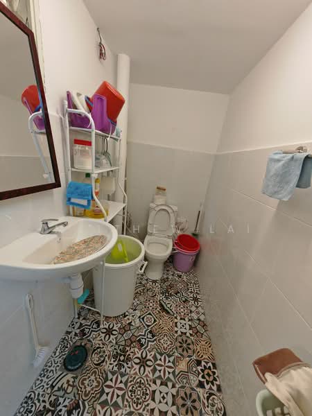 Taman Sri Aman untuk Untuk Dijual - RM 680,000, Mac 2026 - Bathroom - PropertyGuru.com.my