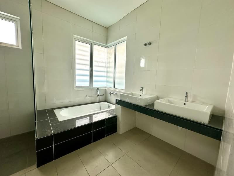 Semi-Detached House for Sale in Bandar Bukit Raja (Klang) - Nazri Hassan - Bathroom - PropertyGuru.com.my
